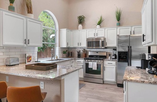 Round Rock House | Sun Filled Home Pool & HotTub Gameroom