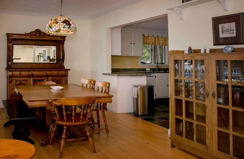 Dundee Cottage | Sun Fun and Waneta