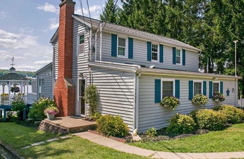 Dundee Cottage | Sun Fun and Waneta