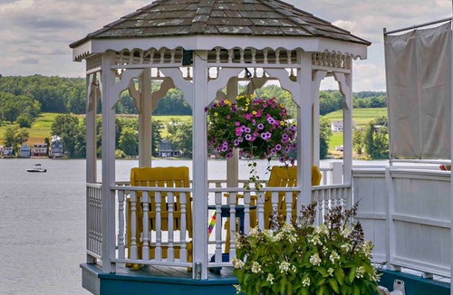 Dundee Cottage | Sun Fun and Waneta