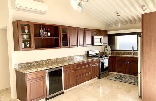 Estate Lovenlund Condo | Sun-Kissed Days & Starry Nights with Endless Down-Island Views!