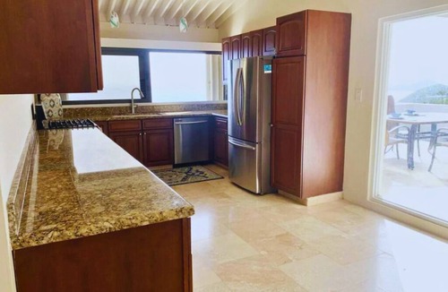 Estate Lovenlund Condo | Sun-Kissed Days & Starry Nights with Endless Down-Island Views!