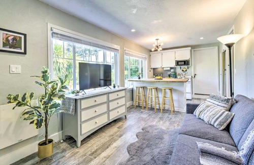Almonte Apartment | Sun-Kissed Mill Valley Escape with Mtn Views!