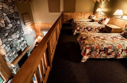 Winthrop Cottage | Sun Mountain Lodge -Beautiful Grand Suite Cabin on Patterson Lake