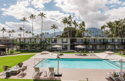 Kahului Hotel | Sun, Sand & Poolside Comfort Near Maui Nui Botanical Gardens