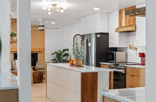 Melbourne Beach House | Sun‑Soaked Coastal Getaway W/Private Pool, BBQ Grill, & Outdoor Patio! ☀️