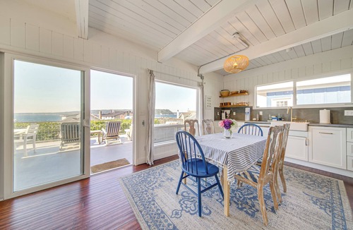 Langley Cottage | Sun-soaked Sandy Point Haven w/Beach Access!
