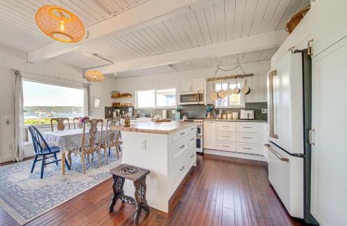 Langley House | Sun-Soaked Sandy Point Haven w/Beach Access!