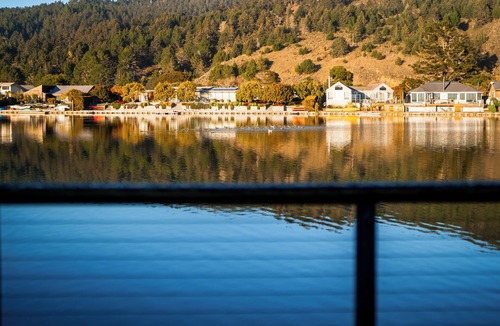 Stinson Beach House | Sun-soaked Seadrift Lagoon Living w/Hot Tub