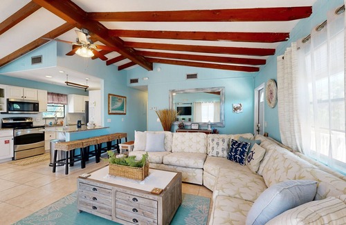 Little Venice House | Sun-splashed dog-friendly home near water with heated pool, great deck, patio