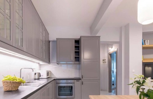 Koukaki Apartment | Sun-Splashed Sanctum w/Green Patio, Acropolis