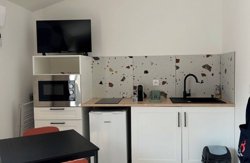 1st Arrondissement Apartment | Sunbathing