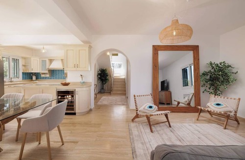 Melikia Villa | SunBreeze-Beachfront Luxury Villa 5 Bed/4 bath- Sleeps 10