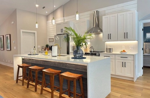 Venice Gardens House | SunCoast Garden Family Retreat-Beautiful Vacation Home with Heated Pool.