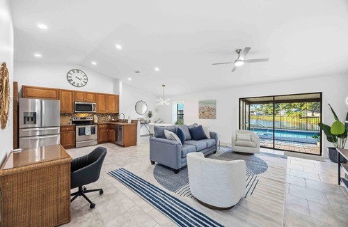 Braden River House | Suncoast Villa - 3BR Heated Pool + Lanai - Dogs Welcome - Lakewood Ranch Area