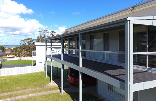 Culburra Beach House | Sundeck - The perfect family holiday home and cabin in Culburra Beach