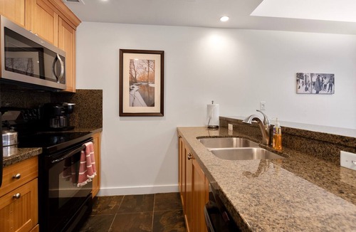 Park City Condo | Sundial condo in the heart of Canyons Village, private patio, outdoor pool, walk to hiking & biking