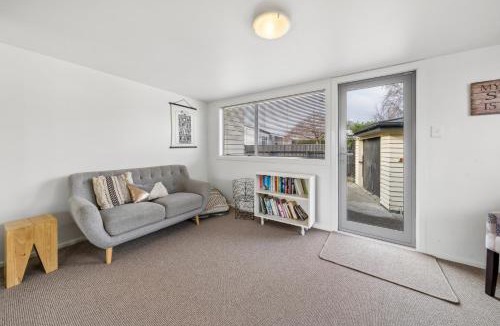 Martinborough House | Sundown on Grove - Martinborough Holiday Home
