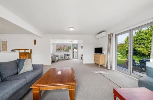 Martinborough House | Sundown on Grove - Martinborough Holiday Home