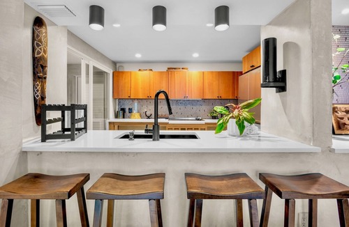 Siesta Key House | Sundown Sanctuary! Modern home near the north end of Siesta Key!