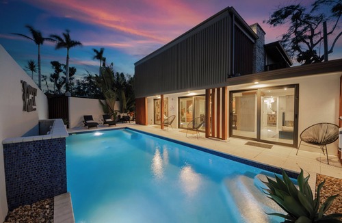 Siesta Key House | Sundown Sanctuary! Modern home near the north end of Siesta Key!