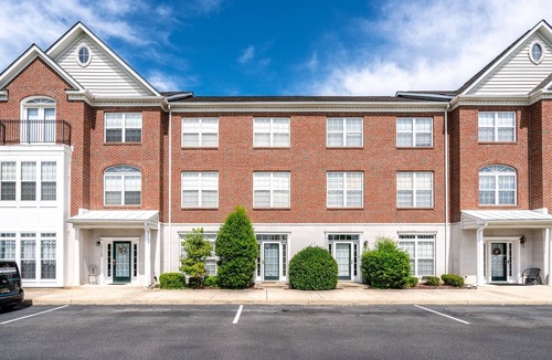 Villages of Five Points House | SUNDRENCHED REFLECTIONS – 4BD, 3.5BA – Sleeps 10 – Walkable community – Community Pool