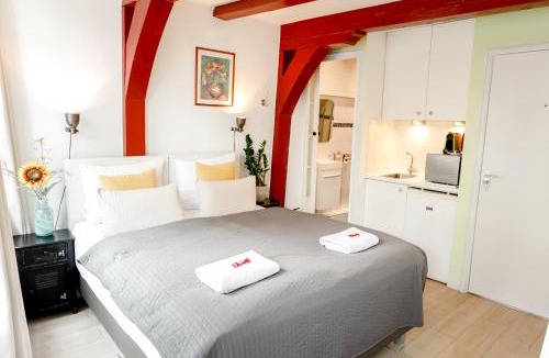 Burgwallen Nieuwe Zijde House | Sunflower Amsterdam