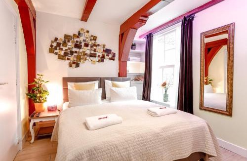 Burgwallen Nieuwe Zijde House | Sunflower Amsterdam