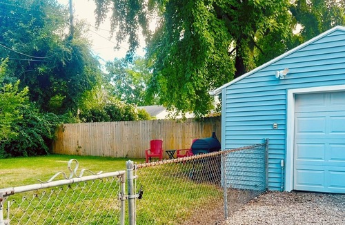 Springfield House | Sunflower Cottage close to Scheel's Sports Complex.