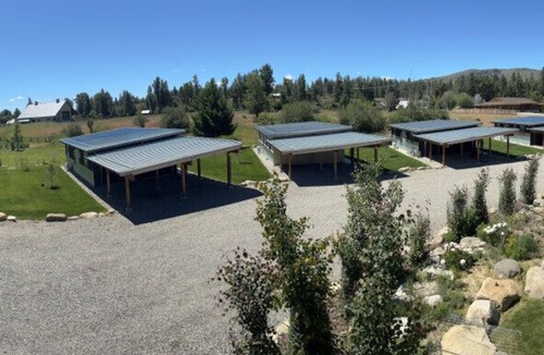 Winthrop House | Sunflower Resort Balsam Cabin is in the the ultra quiet Winthrop South community, with a 10 minute walk to downtown on the pedestrian trail.