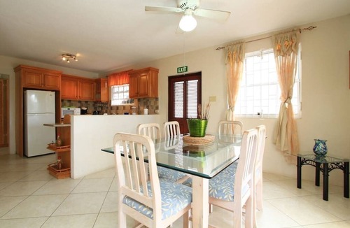 Douglas Apartment | Sungold House: Ginger Lily Apartment