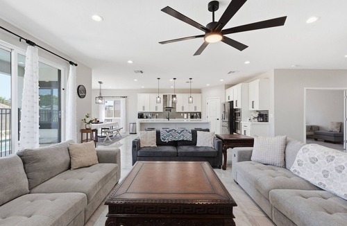 Gililland House | SunHaven Retreat Poolside Fun in Tempe w/Spa, Game Room & RV Parking