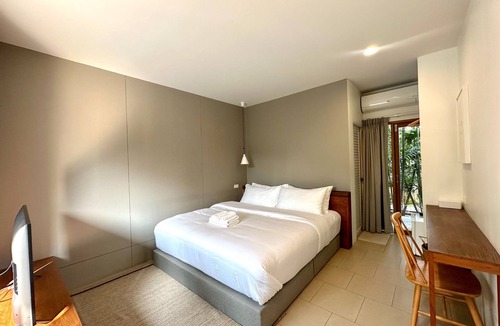 Chim Phli Hotel | SUNKISS pool.bed.cafe