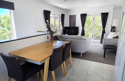Mount Maunganui House | Sunkist tranquility in Mount Maunganui's Golden Triangle