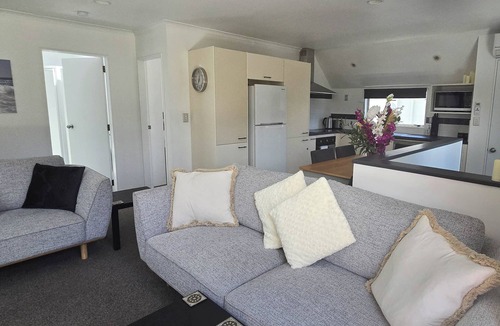 Mount Maunganui House | Sunkist tranquility in Mount Maunganui's Golden Triangle