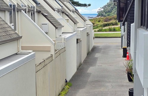 Mount Maunganui House | Sunkist tranquility in Mount Maunganui's Golden Triangle