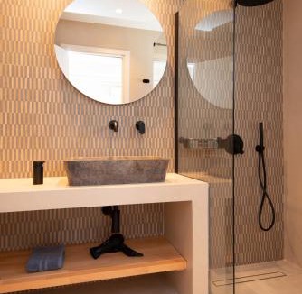Kamares Apartment | Sunlight