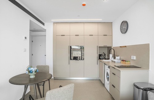 Eilat Apartment | Sunlit Desert View Modern Retreat by Sea N Rent