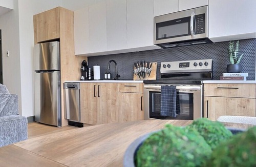 Civil Rights Historic District Apartment | Sunlit downtown loft, walk to theatres