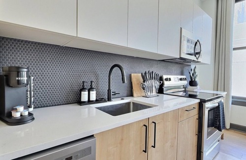 Civil Rights Historic District Apartment | Sunlit downtown loft, walk to theatres