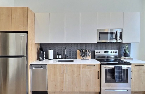Civil Rights Historic District Apartment | Sunlit downtown loft, walk to theatres