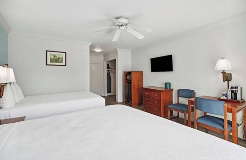 Neptune Beach Hotel | Sunlit Ocean View Suite, Ideal for Relaxing Family Getaways with Outdoor Pool