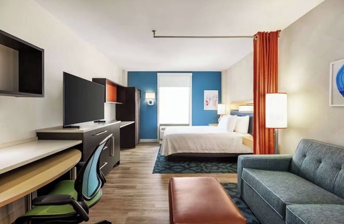 Queens Hotel | Sunlit Queen Studio Suite w/Expansive City Views & a Clean, Contemporary Design