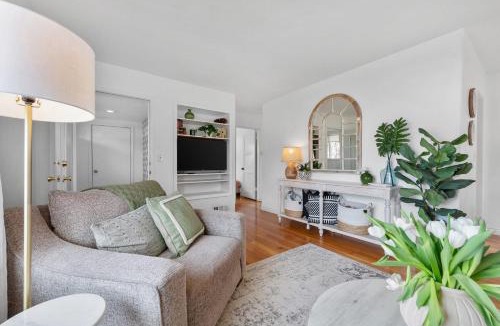 North Spokane House | Sunlit Scandi Haven - Walk to Whitworth U & Shops