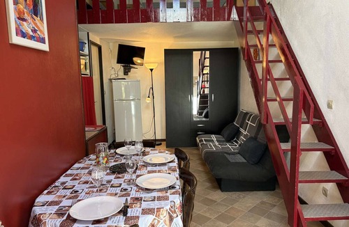 Saint-Pierre-la-Mer House | Sunny Beach Getaway: Cozy 2-Room Mezzanine with Pool, Near Beach, Pet-Friendly