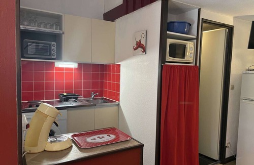 Saint-Pierre-la-Mer House | Sunny Beach Getaway: Cozy 2-Room Mezzanine with Pool, Near Beach, Pet-Friendly