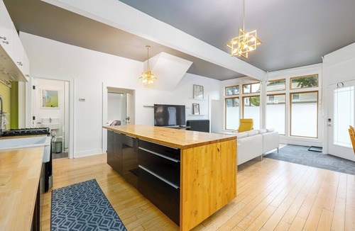 Macalester - Groveland House | Sunny 16BD Group Getaway w/Arcade, Theater, Event Venue