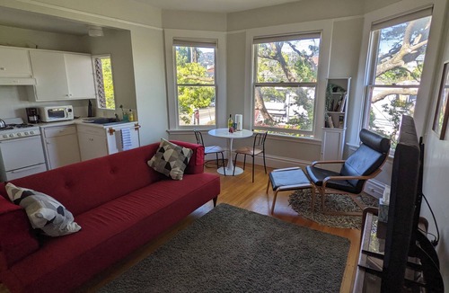 South Berkeley Apartment | Sunny 1BR in Gorgeous Berkeley Victorian