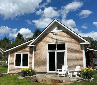 Moscow House | Sunny 2BR with Pond, Fireplace, Walk to Stowe