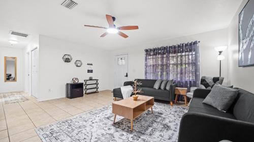 Sarasota Springs House | Sunny 3BR Oasis with Water View and Beach Gear Near Siesta